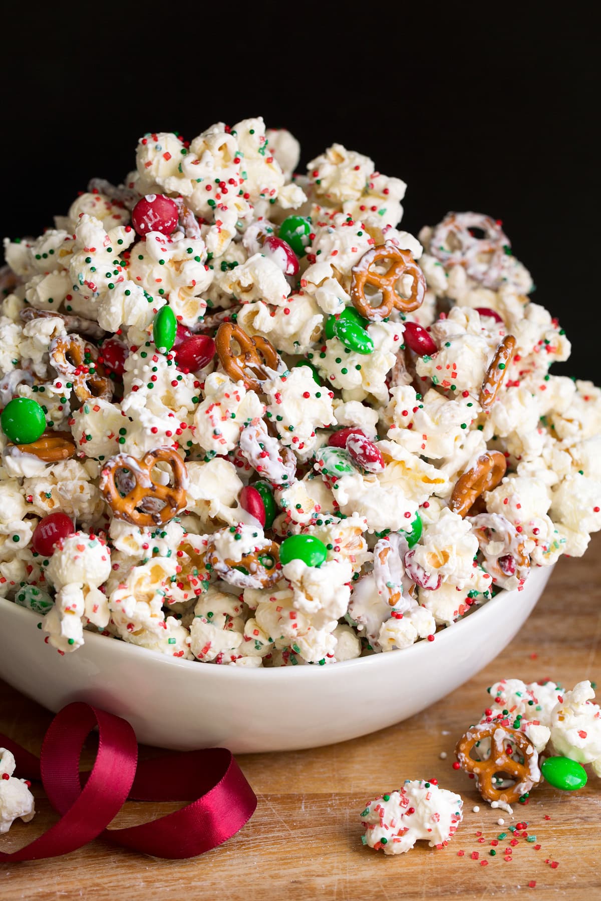 Minute Christmas Crunch: Addictive Holiday Popcorn Treat